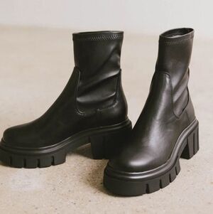 Steve Madden Boomba Lugged Boots